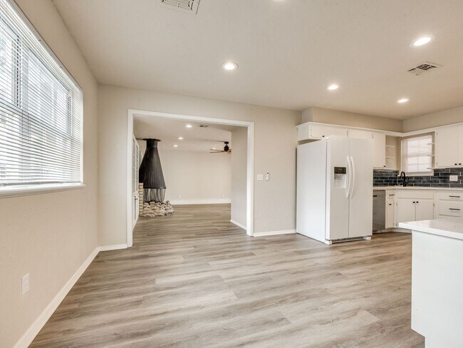 Building Photo - Newly Remodeled 3 Bed Home Near Lake Hefner | Screened Porch + 2 Living Areas