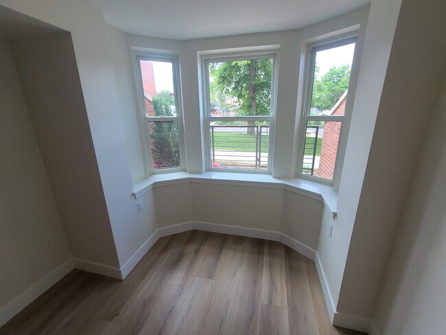 Building Photo - 1095 25th St