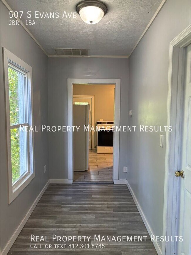 Building Photo - 507 S Evans Ave