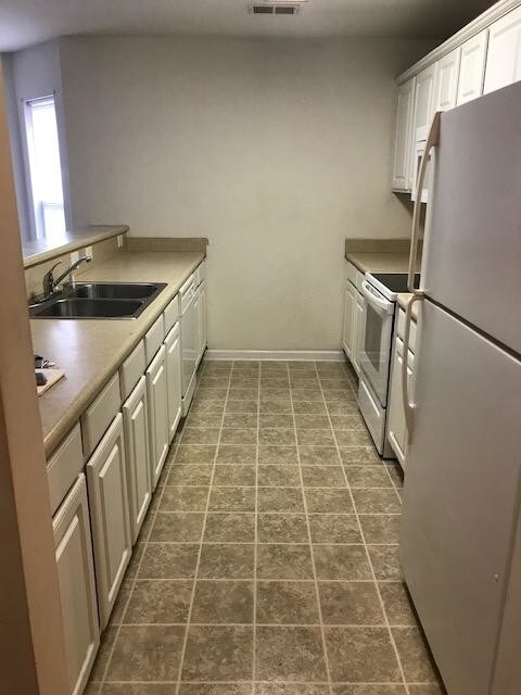 Building Photo - 4850 Meadowsweet Dr