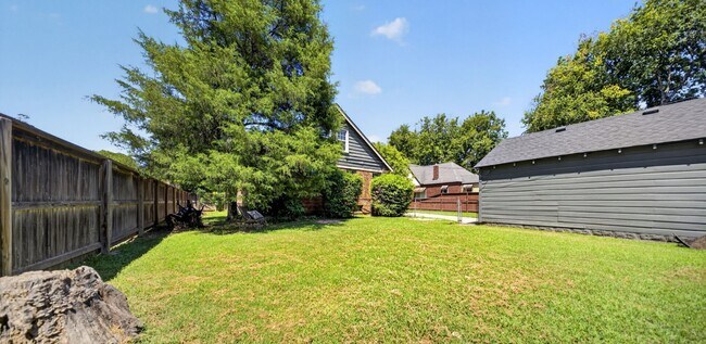 Building Photo - 1028 E 33rd Pl