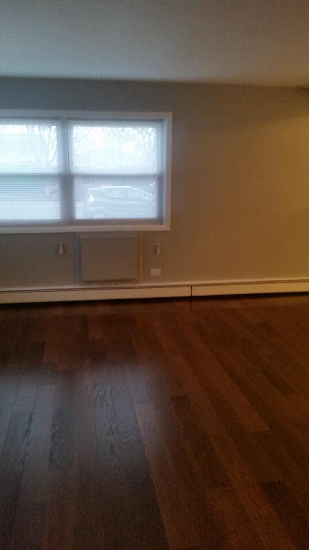 Building Photo - 2405 W Balmoral Ave