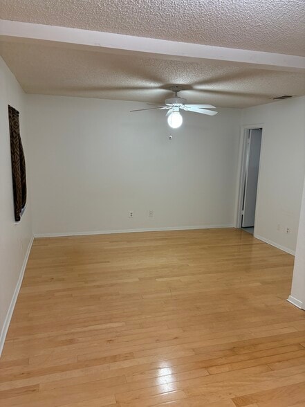 Building Photo - 206 Cedarcrest Dr