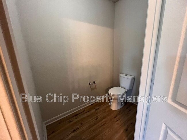 Building Photo - 14200 Avalon Rd