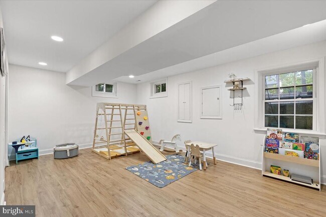 Building Photo - 9472 Lapstrake Ln