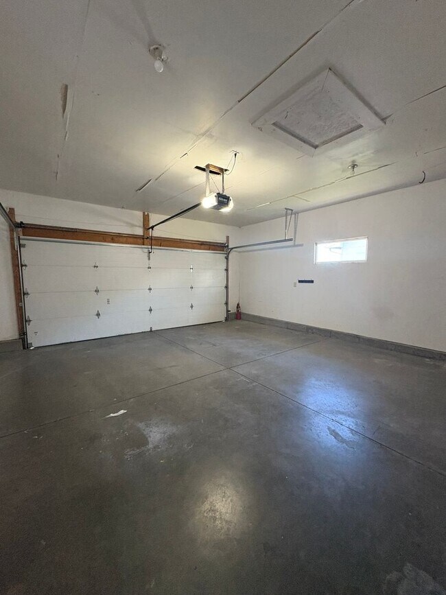 Building Photo - 3 BED | 2 BATH | SPLIT-FOYER HOME | RAPID VALLEY