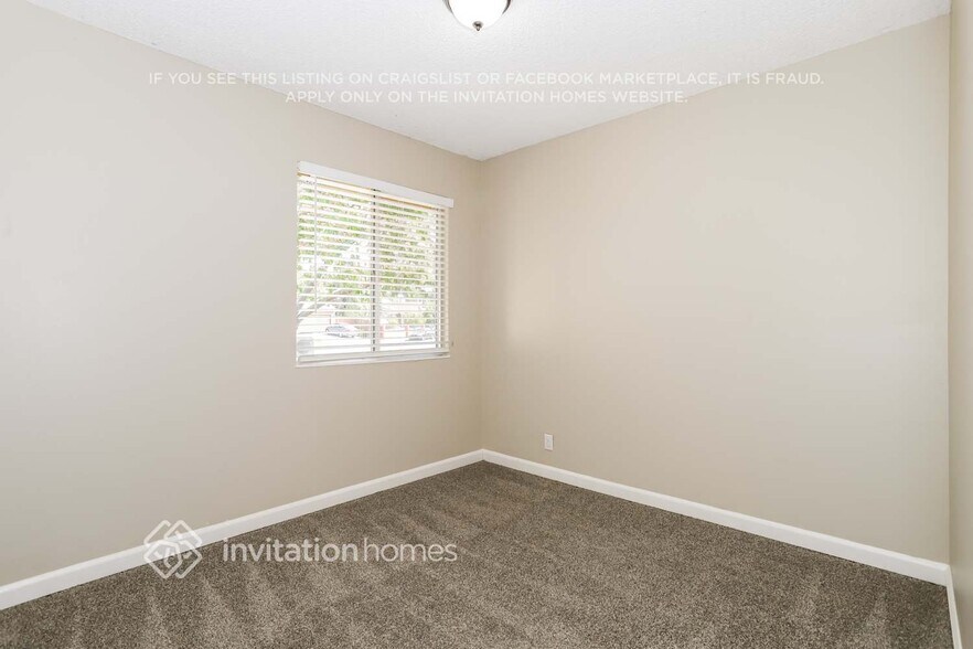 Building Photo - 1385 Meadowlark Dr