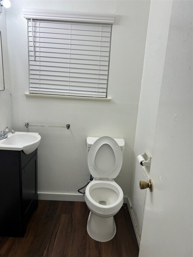 Building Photo - 5522 Thrush Dr
