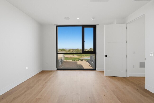 Building Photo - 4849 N Camelback Rdg Dr