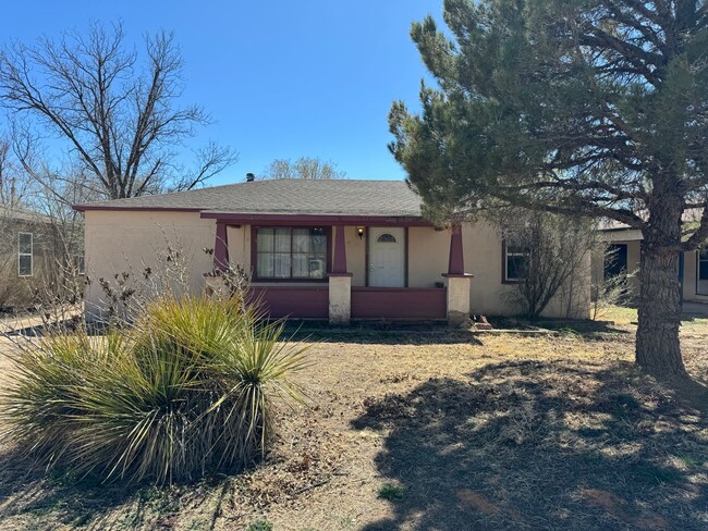 Primary Photo - 3 bed, 1 bath home