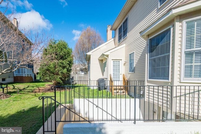 Building Photo - 10857 Hunter Gate Way