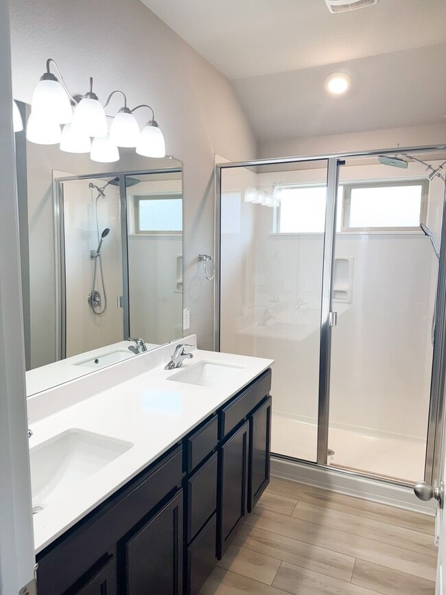 Building Photo - Available Now Beautiful 1 story, 4 bedroom, 2 bath, 2 car garage home with garage door opener and...