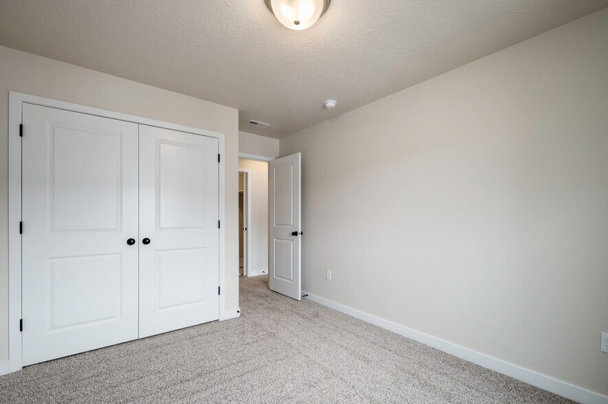 Building Photo - 12903 S Parade Trail Ct