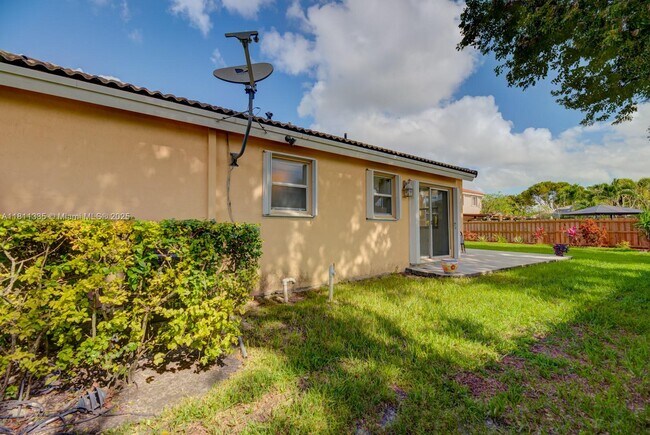 Building Photo - 14133 SW 154th Pl