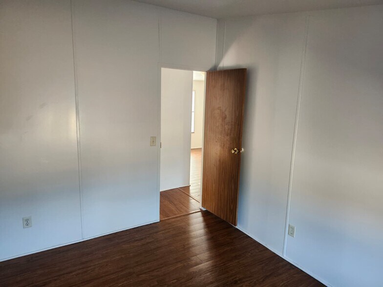 Building Photo - 9611 SW 82nd Ave