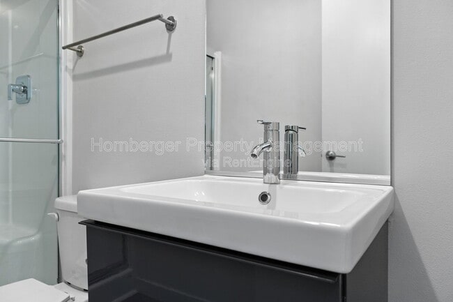 Building Photo - 1860 N Hamilton St