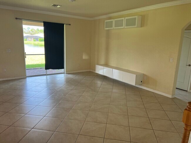 Building Photo - 3576 Valle Santa Cir