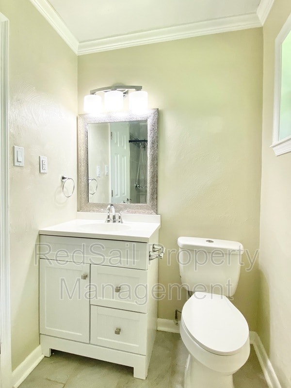 Building Photo - 37 Pennwood Dr