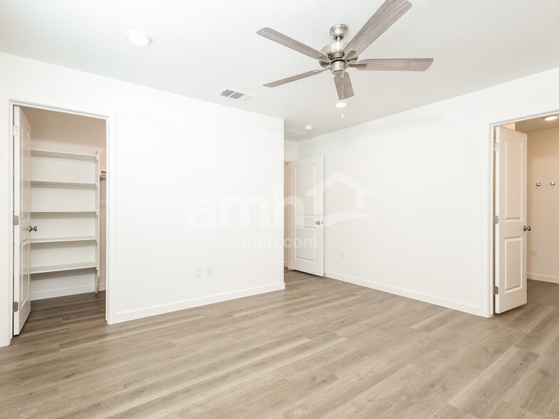 Building Photo - 2331 Devin Ave