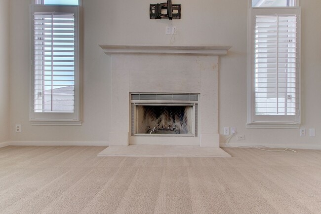 Building Photo - Rare 3 BR / 2.5 BA /  2 Car Garage Westlak...
