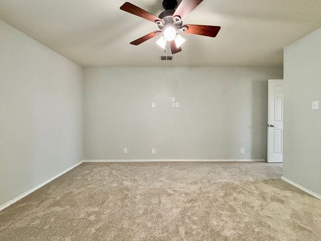 Building Photo - Welcome to this Big & Beautiful! 5 bed/3.5...