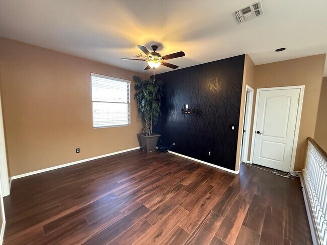 Building Photo - 6602 W Molly Ln