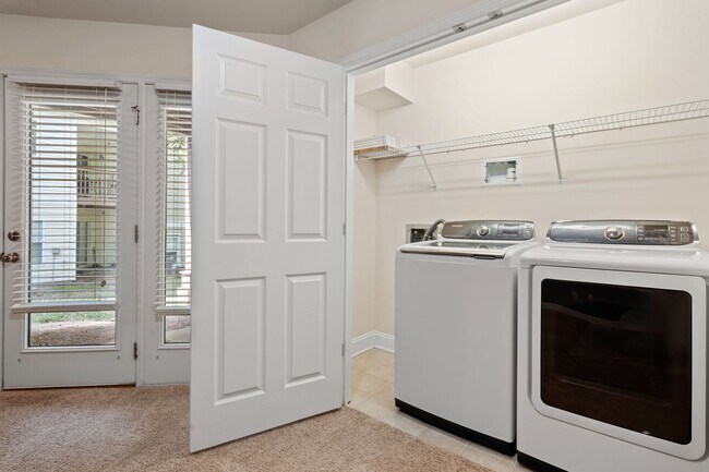 Building Photo - Fantastic Three Bedroom Townhouse in Charlotte