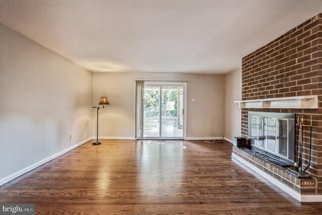 Building Photo - 127 Sutcliffe Ln