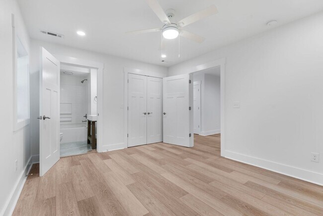 Building Photo - Four Bedroom Four Bath Home