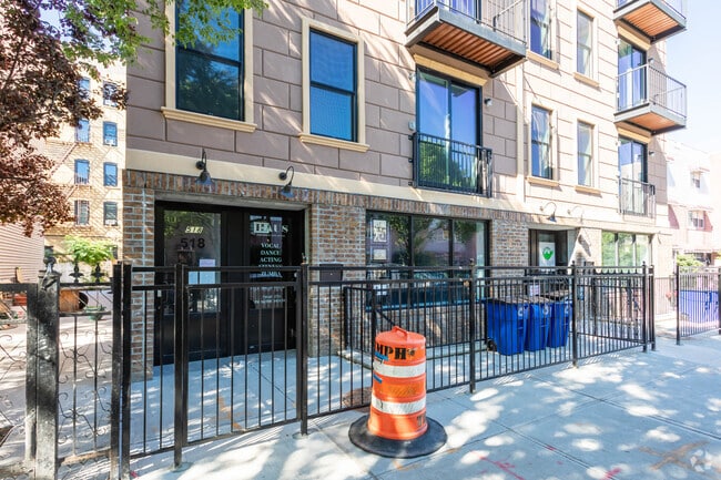 Building Photo - 516-518 E 147th St