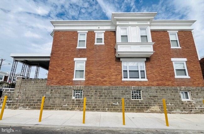 Building Photo - 633 S 57th St