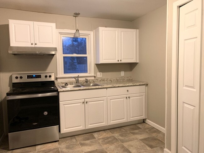 Building Photo - Newly Renovated 2 Bedroom with a walk-through Home in Carlisle