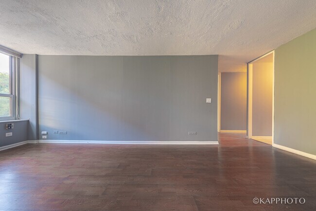 Building Photo - 720 W Gordon Terrace