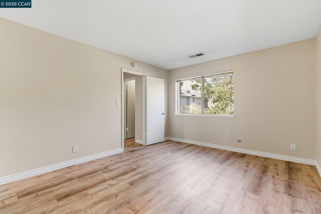 Building Photo - 209 Valley Oak Plaza