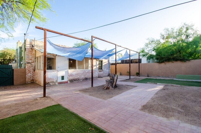 Building Photo - Iconic Sam Hughes Bungalow! Steps away from University of Arizona Main Campus!