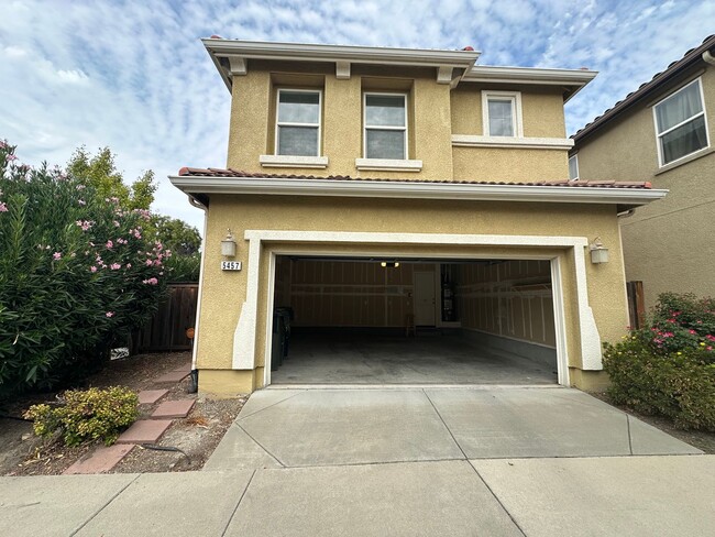 Building Photo - Three Bedroom Corner Lot Home