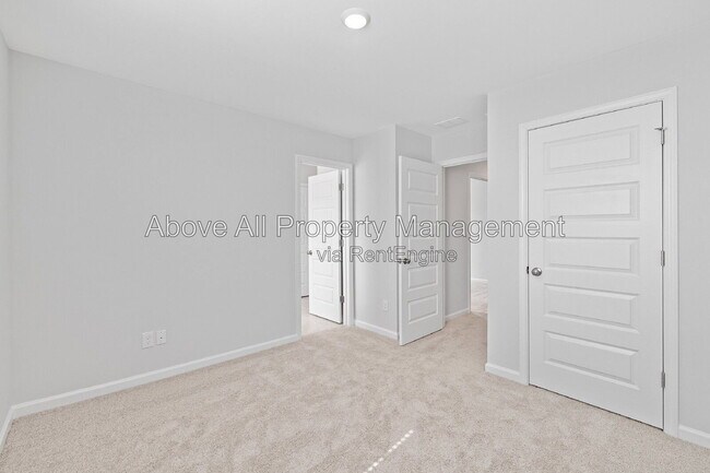 Building Photo - 204 White Oak Gdn Wy