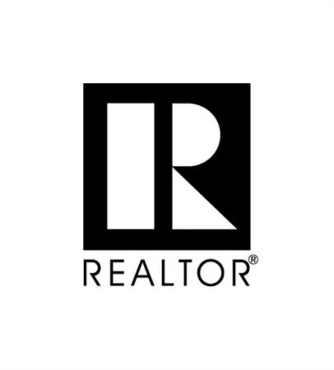 Building Photo - 2324 Woodbrook Cir N