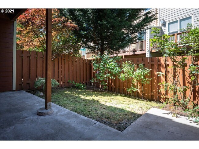 Building Photo - Great Townhouse near Tanasborne