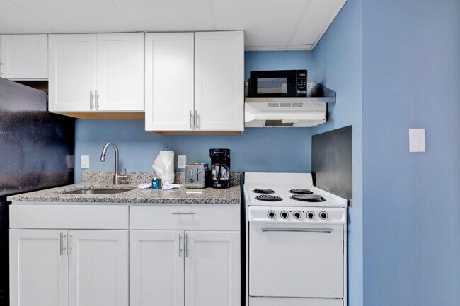 Building Photo - 2300 N Ocean Blvd