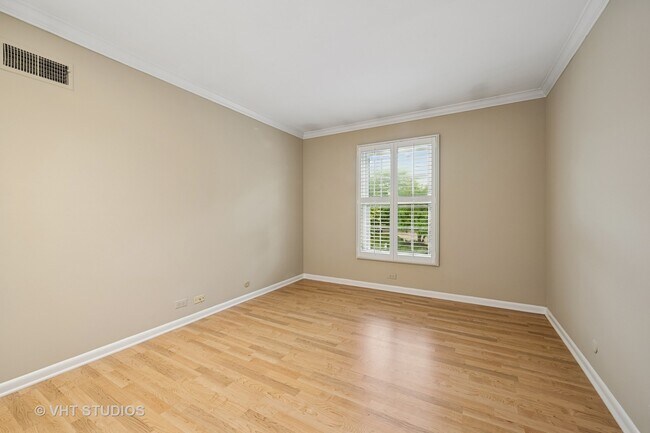 Building Photo - 563 Shorely Dr
