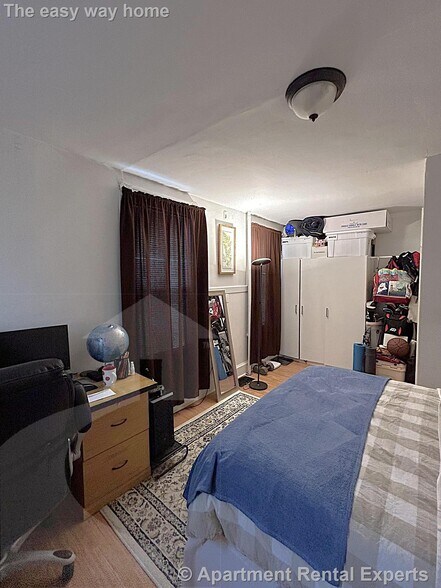 Building Photo - 578 Main St