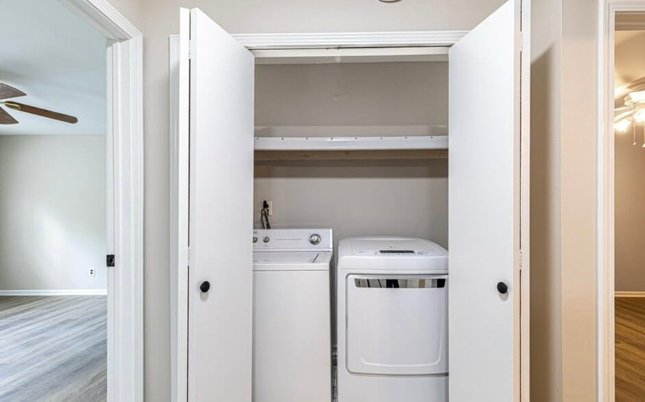 Building Photo - 8 Regent Ct