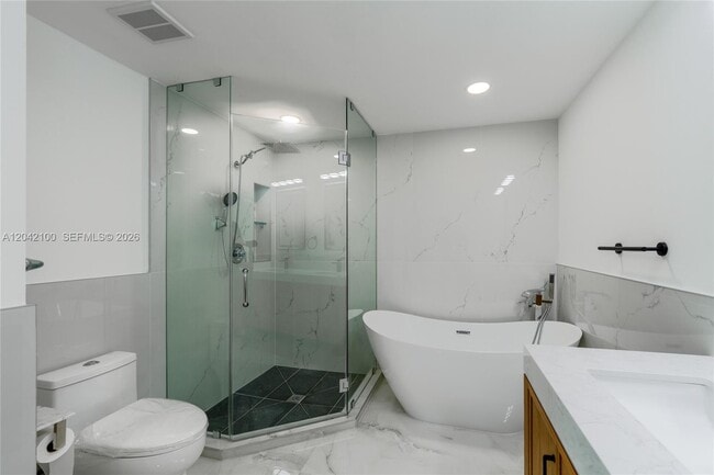 Building Photo - 7914 Harbor Island Dr