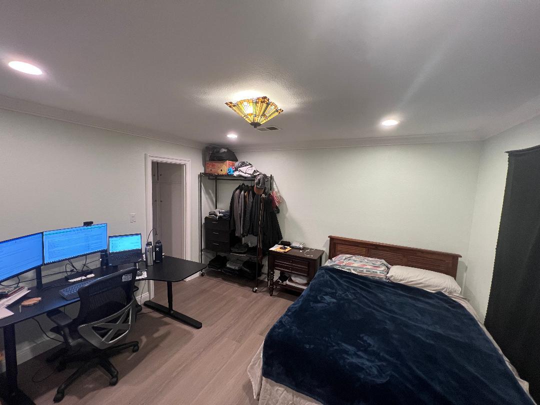 Downstairs bedroom with en-suite bathroom - 1845 Anaheim Ave