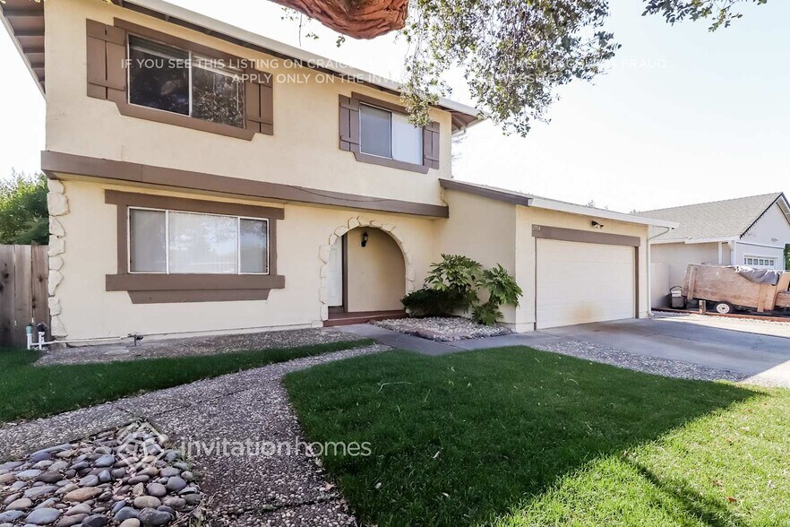 Building Photo - 2954 Redwood Dr