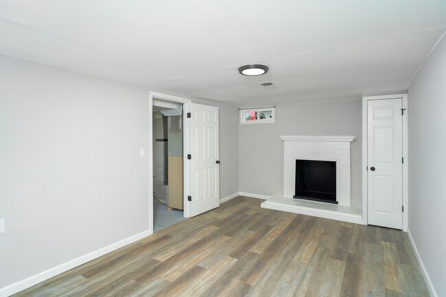 Building Photo - 506 N Ann St
