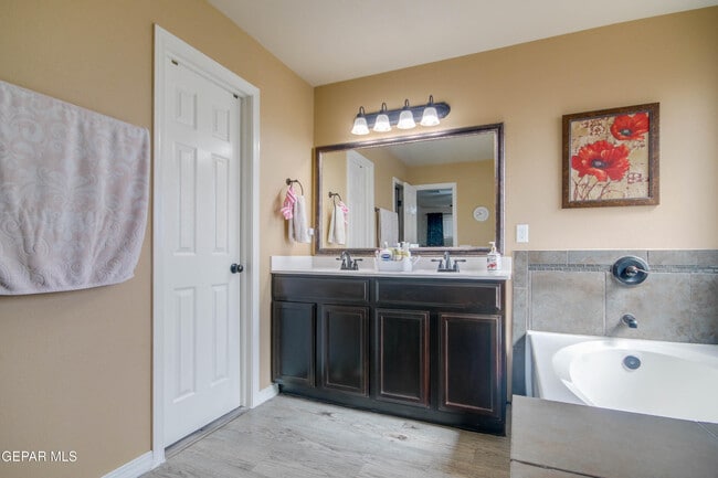 Building Photo - 14600 Christian Castle