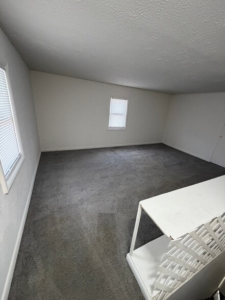 Building Photo - 1048 N Jefferson St