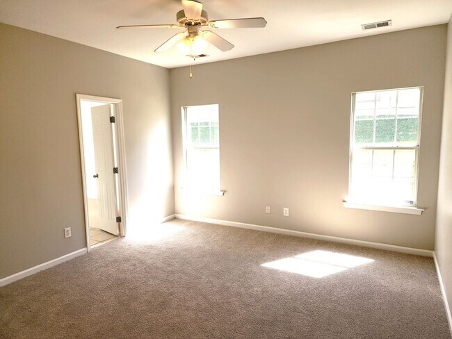Building Photo - 446 Savannah Cove